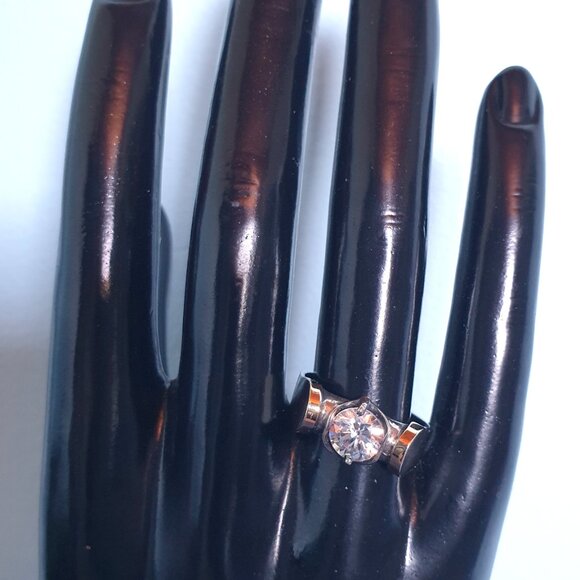 Elegant & Radiant Sparkling Vintage 925 Sterling Silver White Zircon Ring - Picture 13 of 14